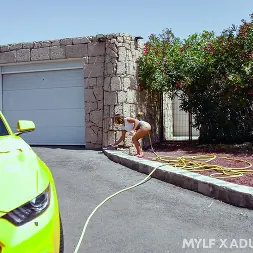 Alexis Cherry en 'Team Skeet' Lavado de autos caro (Miniatura 1)