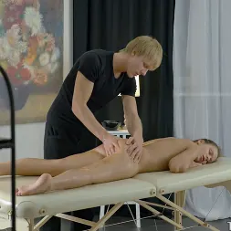 Ariana in Shiatsu Happens (Photo 25) Ariana in 'Team Skeet' Shiatsu Happens (Thumbnail 25)