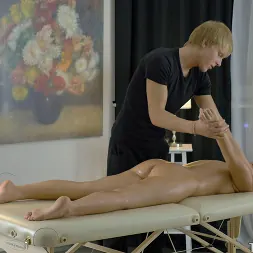 Ariana in Shiatsu Happens (Photo 30) Ariana in 'Team Skeet' Shiatsu Happens (Thumbnail 30)