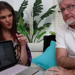 Coralyn Jewel in 'Team Skeet' Tech Guy (Thumbnail 36)