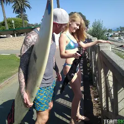 Hannah Hays en 'Team Skeet' Cooch de Cowabunga (Miniatura 1)