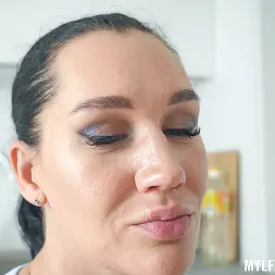 Hot Mommy in 'Team Skeet' Surprise Visit (Thumbnail 6)