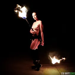 Jade Nile en 'Team Skeet' El Spinner de fuego caliente y humeante recibe una polla ardiente (Miniatura 90)
