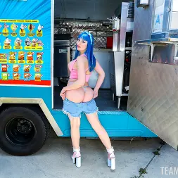 Jewelz Blu in Ice Cream Time (Photo 56) Jewelz Blu in 'Team Skeet' Ice Cream Time (Thumbnail 56)