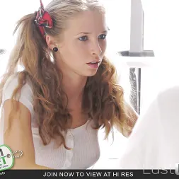 Kail in Sexual Education (Photo 1) Kail in 'Team Skeet' Sexual Education (Thumbnail 1)