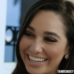 Karlee Grey in Catfished (Photo 9) Karlee Grey in 'Team Skeet' Catfished (Thumbnail 9)