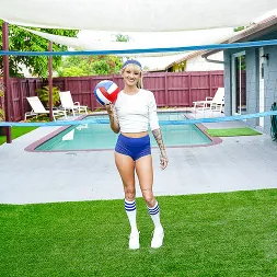 Katee V en 'Team Skeet' La rubia en forma es el nuevo juguete sexual del entrenador (Miniatura 1)
