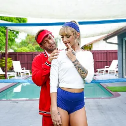 Katee V en 'Team Skeet' La rubia en forma es el nuevo juguete sexual del entrenador (Miniatura 56)