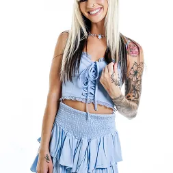 Katee V en 'Team Skeet' De chica de campo a estrella porno (Miniatura 1)