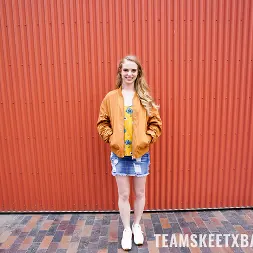 Lana Sharapova en 'Team Skeet' Un lugar protegido de la lluvia (Miniatura 1)