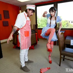 Lana Smalls en 'Team Skeet' ¡Una estrella que se corre con papas fritas! (Miniatura 35)