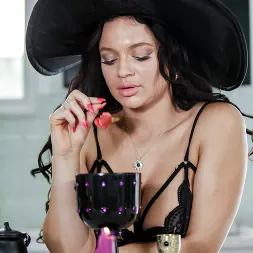 Lexi Sample en 'Team Skeet' Mujer Mágica Negra (Miniatura 30)