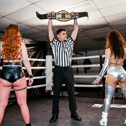 Liv Revamped en 'Team Skeet' Concepto: Milfs luchadoras (Miniatura 48)