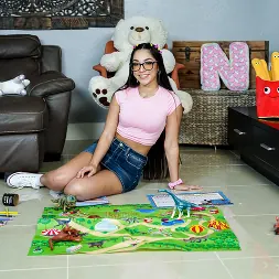 Madison Wilde in Babysitting and Chill (Photo 40) Madison Wilde in 'Team Skeet' Babysitting and Chill (Thumbnail 40)