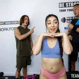 Madison Wilde en 'Team Skeet' ¡Entrenadores en guerra! Madison se lleva el premio (Miniatura 48)