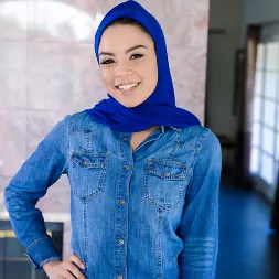 Maya Bijou in Mini Muslim Makes A Deal (Photo 1) Maya Bijou in 'Team Skeet' Mini Muslim Makes A Deal (Thumbnail 1)