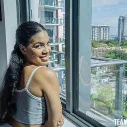 Maya Farrell en 'Team Skeet' El camino hacia ti (Miniatura 15)