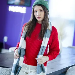 Maya Woulfe en 'Team Skeet' La Navidad llega temprano (Miniatura 1)