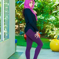 Nikki Knightly in Horny Hijab Girl Unveils Her Asshole (Photo 10) Nikki Knightly in 'Team Skeet' Horny Hijab Girl Unveils Her Asshole (Thumbnail 10)