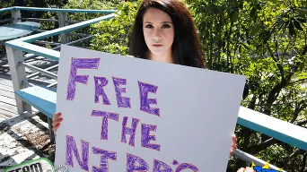 Noelle Easton en 'Free The Nipps!'