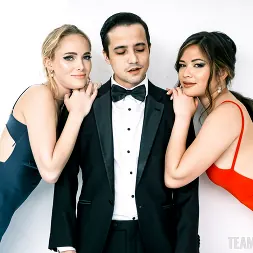 Riley Jean en 'Team Skeet' Listo para ser tomado Parte 1: La primera vez de Scarlett (Miniatura 81)