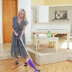 Robbin Banx in 'Team Skeet' We've Got Cougars at Home (Thumbnail 1)