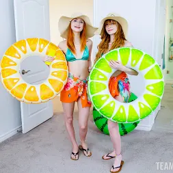 Scarlet Skies in Spring Break Ready (Photo 5) Scarlet Skies in 'Team Skeet' Spring Break Ready (Thumbnail 5)