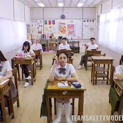 We Rui Xin in 'Team Skeet' Classroom Pleasure (Thumbnail 1)